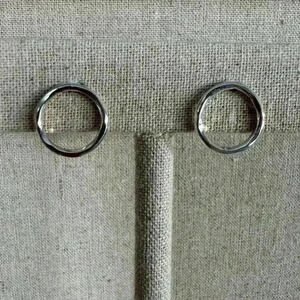 Stella & Dot Silver  ‘O’ Earrings